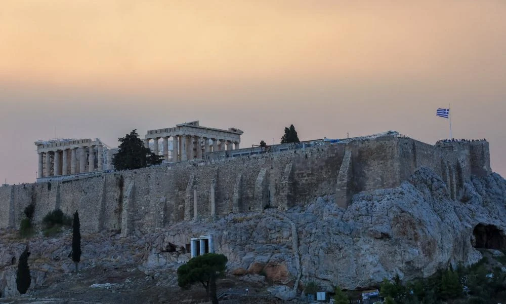 Ακρόπολη: Επιτέθηκε στην 66χρονη μητέρα του και την τραυμάτισε στον λαιμό